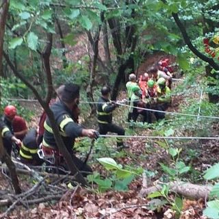 Giaveno, escursionista finisce in un canalone: soccorsa e portata in salvo dai Vigili del Fuoco Giaveno, escursionista finisce in un canalone: soccorsa e portata in salvo dai Vigili del Fuoco