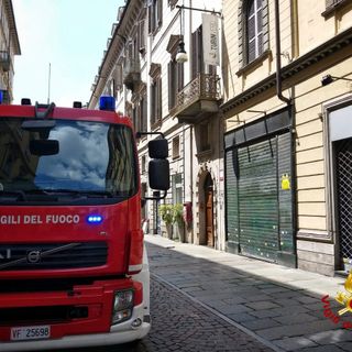 Fuga di gas in via Carlo Alberto: vigili del fuoco evacuano palazzina di tre piani