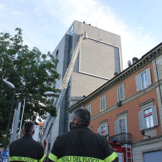 crollo cartellone pubblicitario in corso Ferrucci