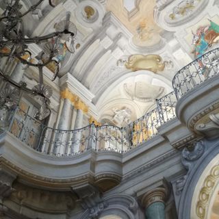 La Regina apre la sua villa al futuro: per farle visita, adesso, basterà una app dello smartphone [FOTO e VIDEO]