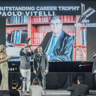 Paolo Vitelli premiato per la sua “Outstanding Carrier” al Yachting Festival di Cannes