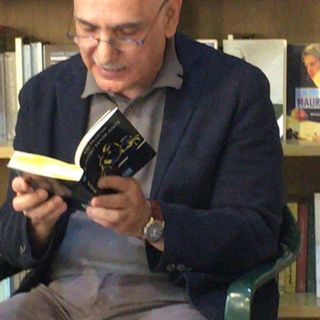 Vito Montrone con i suo romanzo
