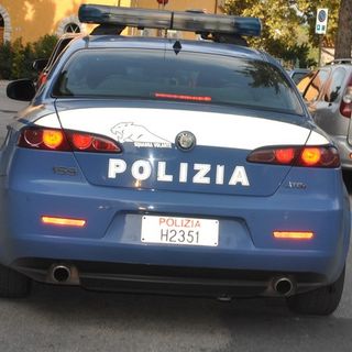 Si impossessa furtivamente di diversi prodotti: arrestato dalla Polizia