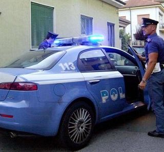 Scompiglio in un minimarket: denunciato un minorenne e un dipendente dell’esercizio