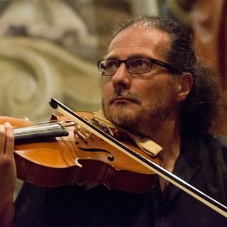 Un violista... “al contrario”, unico al mondo