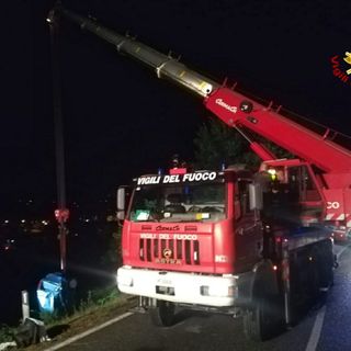 Almese, auto sbanda e finisce nella scarpata: illesa la donna alla guida