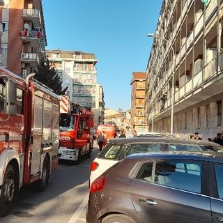 Nichelino, attimi di paura per un incendio in un appartamento di via Pinerolo