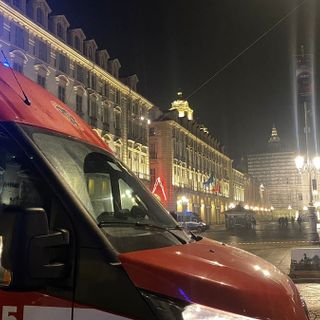 Fuga di gas in piazza Castello, Italgas: &quot;Dovuta a delle piccole scariche elettriche dalla rete dei tram&quot;