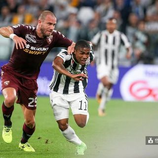 Douglas Costa, è in ballottaggio con Bernardeschi per una maglia da titolare