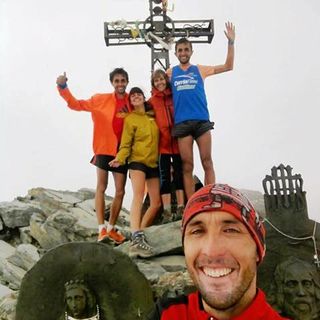 I gemelli Dematteis in vetta al Viso con le donne della loro vita ed il fratello Miculà