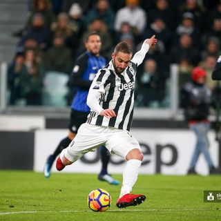 Coronavirus, Higuain lascia Torino e vola con jet privato in Argentina. In fuga anche Pjanic e Khedira