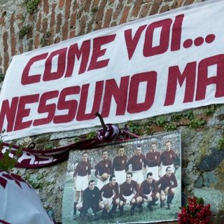 La Mole Antonelliana si colora di granata per omaggiare il Grande Torino