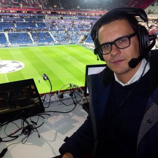 Enrico Zambruno in postazione cronaca prima della recente sfida di Champions League tra Lione e Juventus.