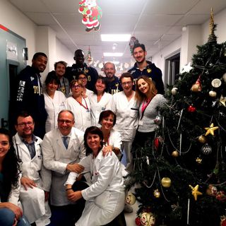 La Reale Mutua Basket in visita ai piccoli pazienti del Regina Margherita