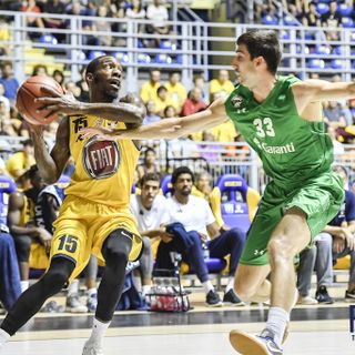 Un fase di gioco fra Fiat Torino e Darssafaka