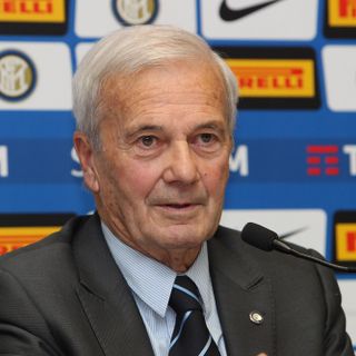 Gigi Simoni rimane aggrappato alla vita. La moglie: “Continua a lottare giorno dopo giorno, ma versa ancora in gravi condizioni&quot;