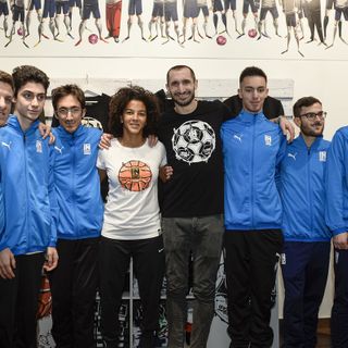 Sara Gama al fianco di Giorgio Chiellini nella squadra di Insuperabili