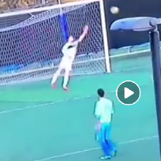 (VIDEOGOL) NAPOLI, CUORE DI VENARIA - Gran gol con un destro a rientrare: 5-0 al Montanaro