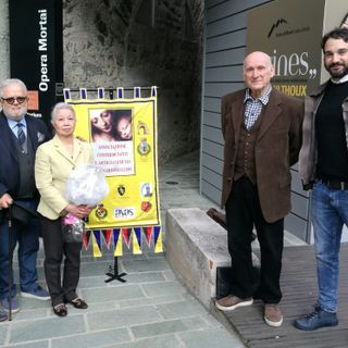 Da sn Giorgio Bréan; Nino Andreani; Susan, la moglie di Thoux; l'artista Giovanni Thoux e Luca Mattachini (cliccare sull'immagine per avviare la gallery)