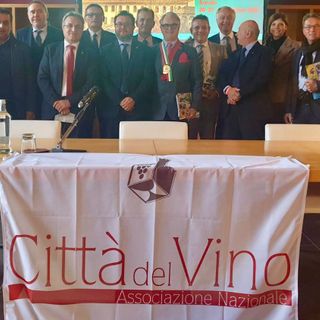 I Castelli Romani sono la Città italiana del vino 2025: la cerimonia a Stresa