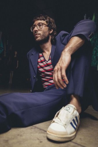 Sassy Goose di John Bringwolves: un viaggio tra la musica e le arti visive in 9 tappe