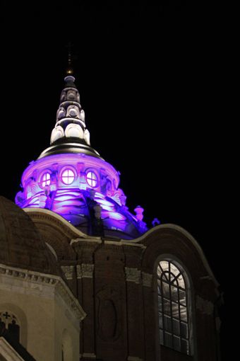 Ricerca contro il cancro al pancreas: anche la Cupola della Cappella della Sindone si illumina di viola