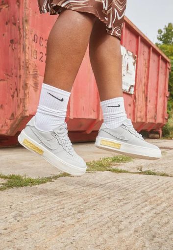 Il fascino eterno delle Nike Air Force 1, le 5 varianti più apprezzate delle iconiche sneakers statunitensi Il fascino eterno delle Nike Air Force 1, le 5 varianti più apprezzate delle iconiche sneakers statunitensi