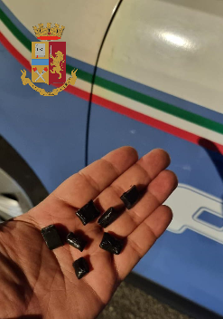 Spaccio, il blitz dei poliziotti motociclisti porta all'arresto di un 26enne