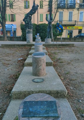 Il monumento dedicato alle vittime della violenza e dell’intolleranza religiosa e politica a Pinerolo Il monumento dedicato alle vittime della violenza e dell’intolleranza religiosa e politica a Pinerolo
