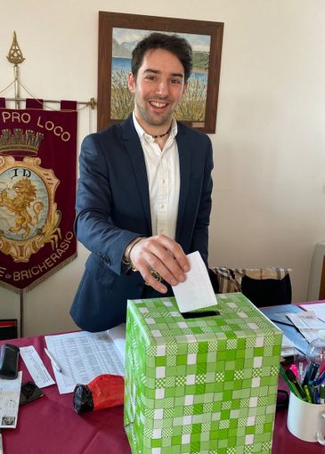 Alberto Godino durante le votazioni per il rinnovo del direttivo Alberto Godino durante le votazioni per il rinnovo del direttivo