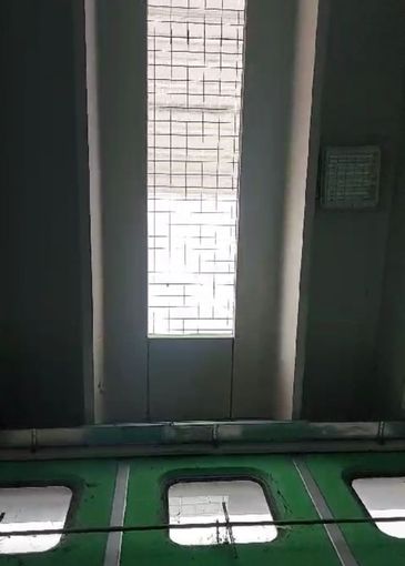 Vento a Torino, nella palestra dell'Istituto Primo Levi vola via una copertura