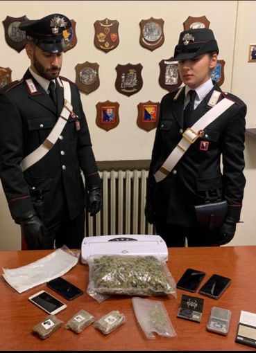 Favria, i carabinieri arrestano la donna pusher che gestiva un &quot;market&quot; aperto 24 ore su 24 [VIDEO]