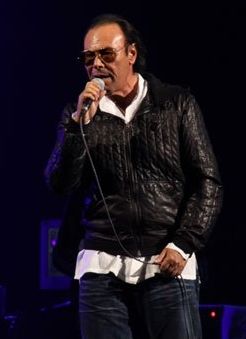 40 anni di Notte prima degli esami: i festeggiamenti di Antonello Venditti fanno tappa all'Inalpi Arena