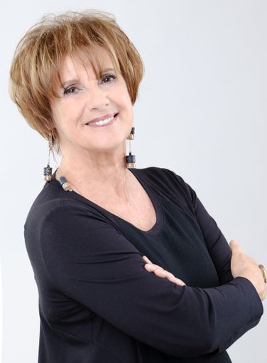 La &quot;posta del cuore&quot; di Natalia Aspesi prende voce sul palco con Lella Costa e Ornella Vanoni