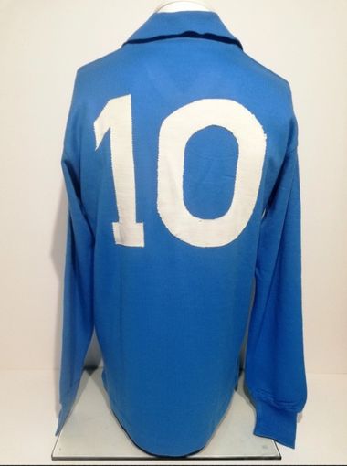 Maradona continua a vivere, Bolaffi mette all'asta sei maglie del numero 10