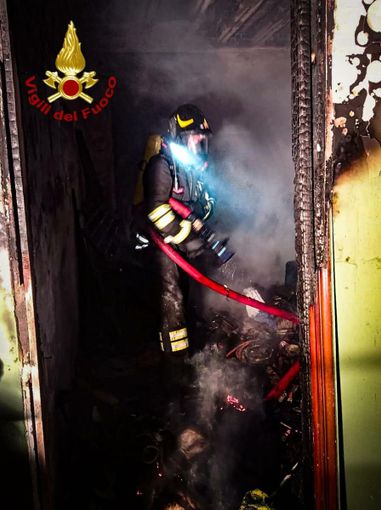 Intervento complicato per i vigili del fuoco Intervento complicato per i vigili del fuoco