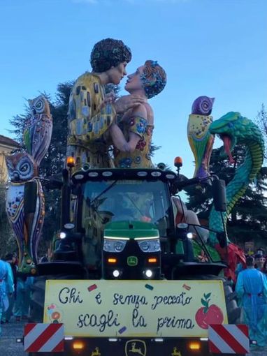 Chi è senza peccato scagli la prima mela Chi è senza peccato scagli la prima mela