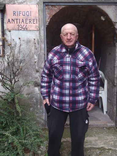 Italo Bernardi fuori dai rifugi antiaerei di via Roma Italo Bernardi fuori dai rifugi antiaerei di via Roma