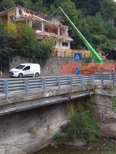In fase di demolizione la casa di Porte che si allagava sempre