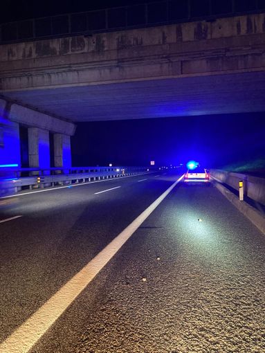 Volvera: lanciano un masso dal cavalcavia dell’autostrada e colpiscono un’auto [FOTO]