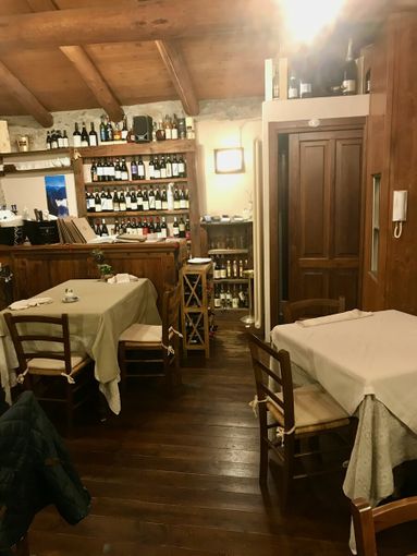 Al Bial: un gioiellino di pietra e legno in cui i sapori della Val Maira danno il meglio di sé Al Bial: un gioiellino di pietra e legno in cui i sapori della Val Maira danno il meglio di sé