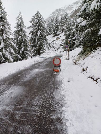 Strada chiusa per neve Strada chiusa per neve