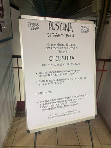 L'annuncio della chiusura della piscina