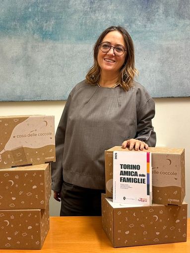 Un dono di benvenuto per i nuovi nati del 2025: in consegna alle famiglie torinesi le lettere per richiedere il kit bebè