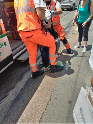 Scivolone sulle strisce pedonali in via Fabrizi Scivolone sulle strisce pedonali in via Fabrizi