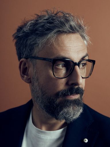 “Canzoni e monologhi sull’incertezza”: la “Verità” di Brunori Sas al Teatro Colosseo di Torino