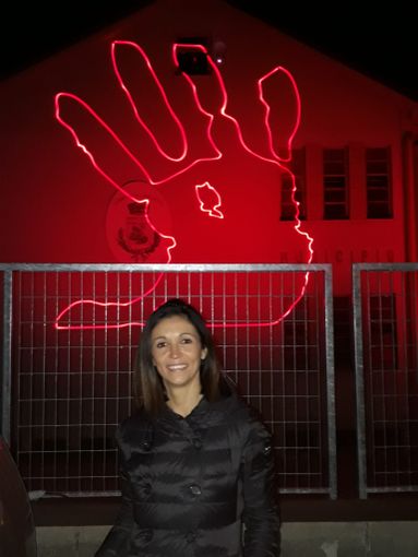 Lotta alla violenza sulle donne, la città di Caselette si è tinta di rosso [FOTO]
