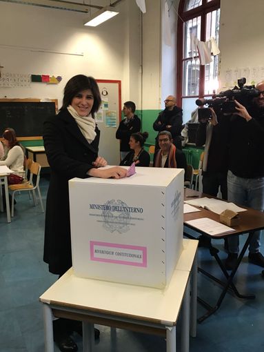Referedum costituzionale, Chiara Appendino alle urne Referedum costituzionale, Chiara Appendino alle urne