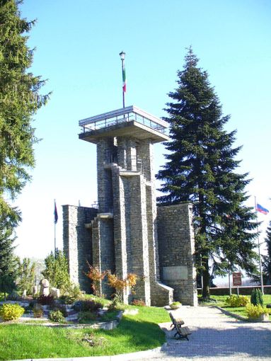 Prarostino celebra il cinquantesimo anniversario della costruzione del Faro della Libertà
