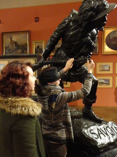 Reali Sensi, visita tattile guidata